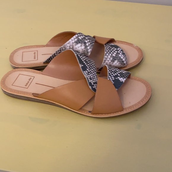 Size 8.5 - Picture 3 of 3